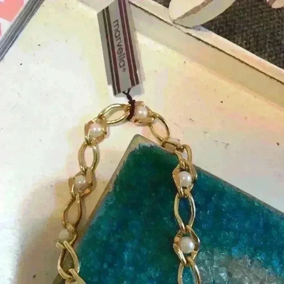 NWT Costume Jewelry: Gold & Pearl Chain - Picture 2 of 4